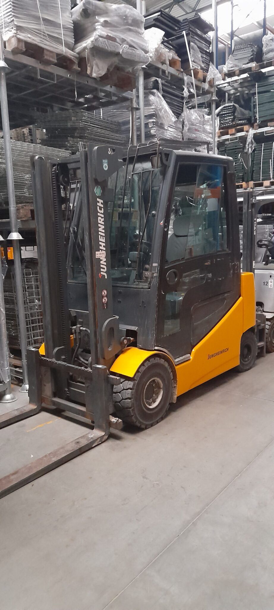JUNGHEINRICH EFG 425S muletto elettrico con cabina