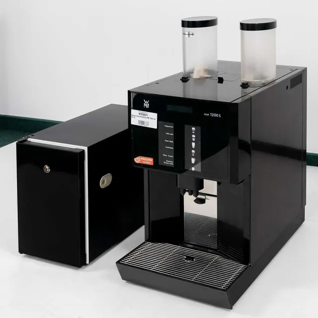 WMF 1200S macchina caffè automatica con frigo latte