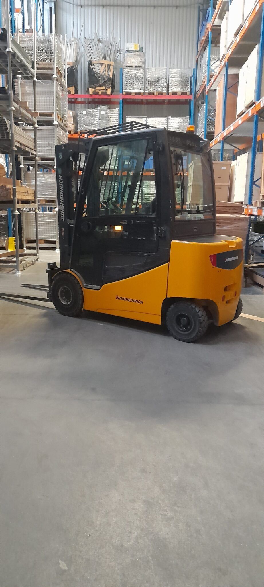 JUNGHEINRICH EFG 425S muletto elettrico con cabina