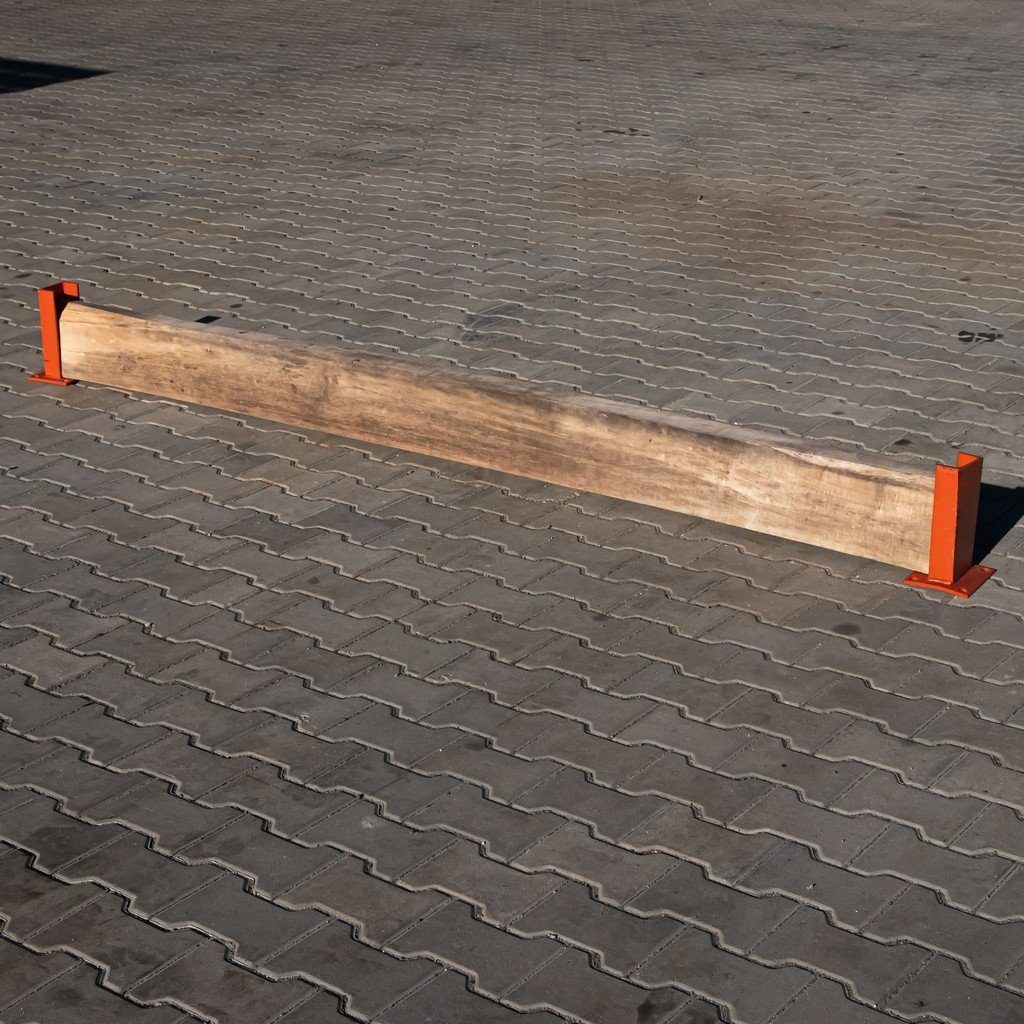 Protezione frontale scaffale in legno 240 cm con supporti