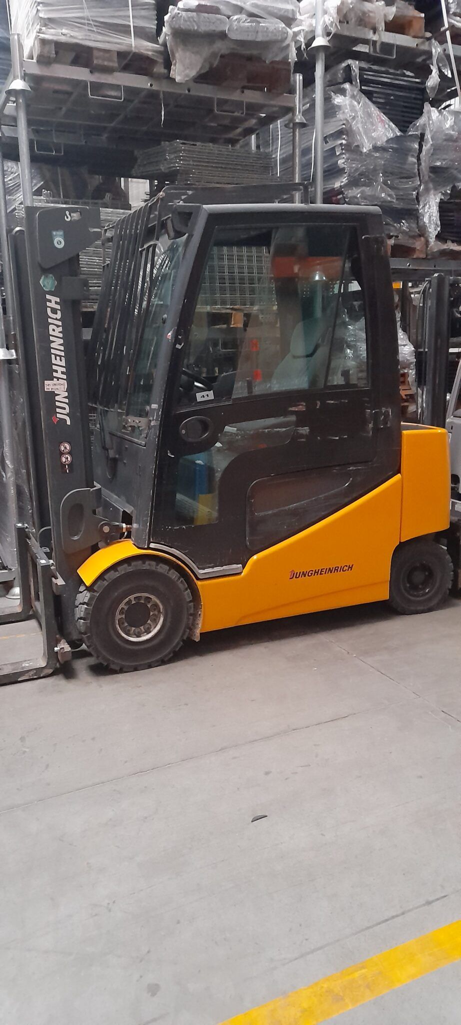 JUNGHEINRICH EFG 425S muletto elettrico con cabina