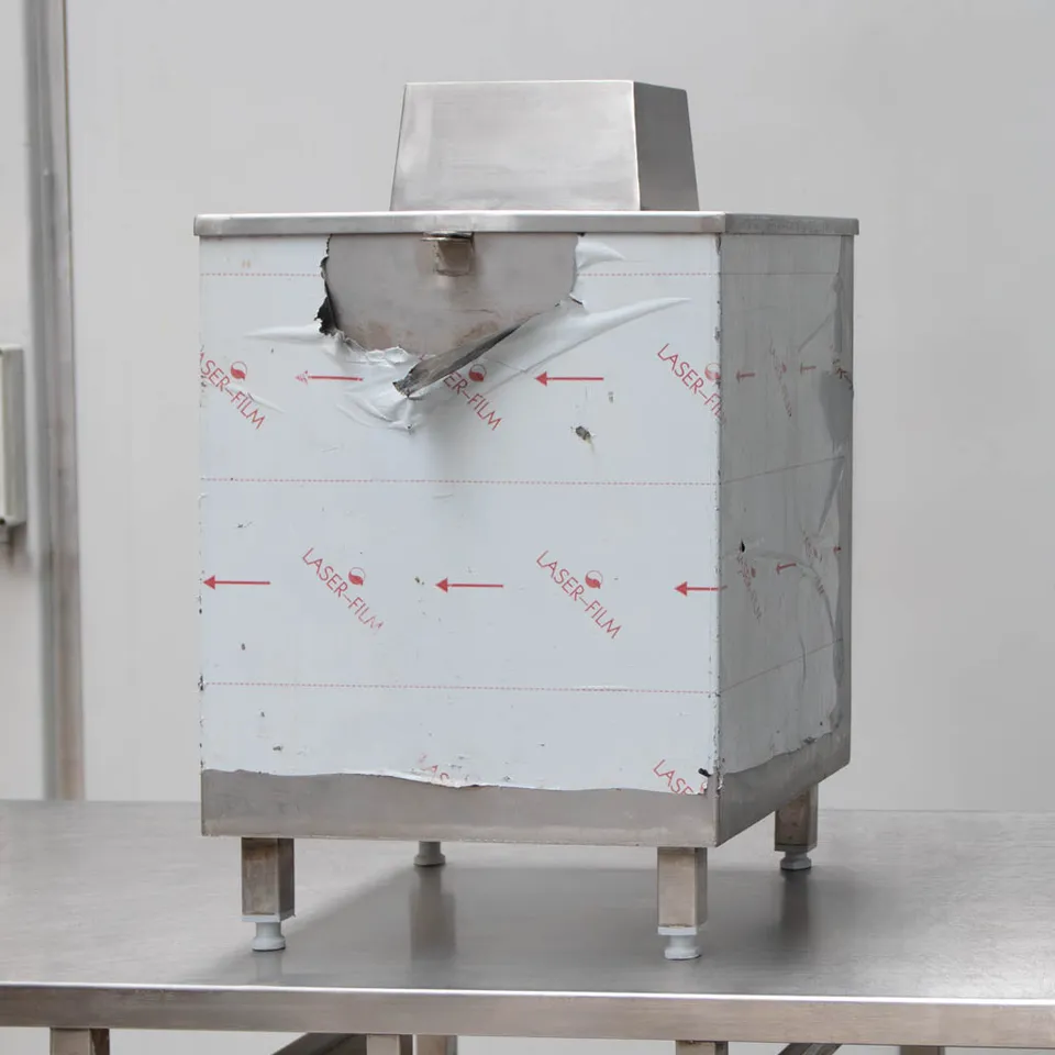 Contenitore rifiuti inox 39x38x60 cm con coperchio e foro