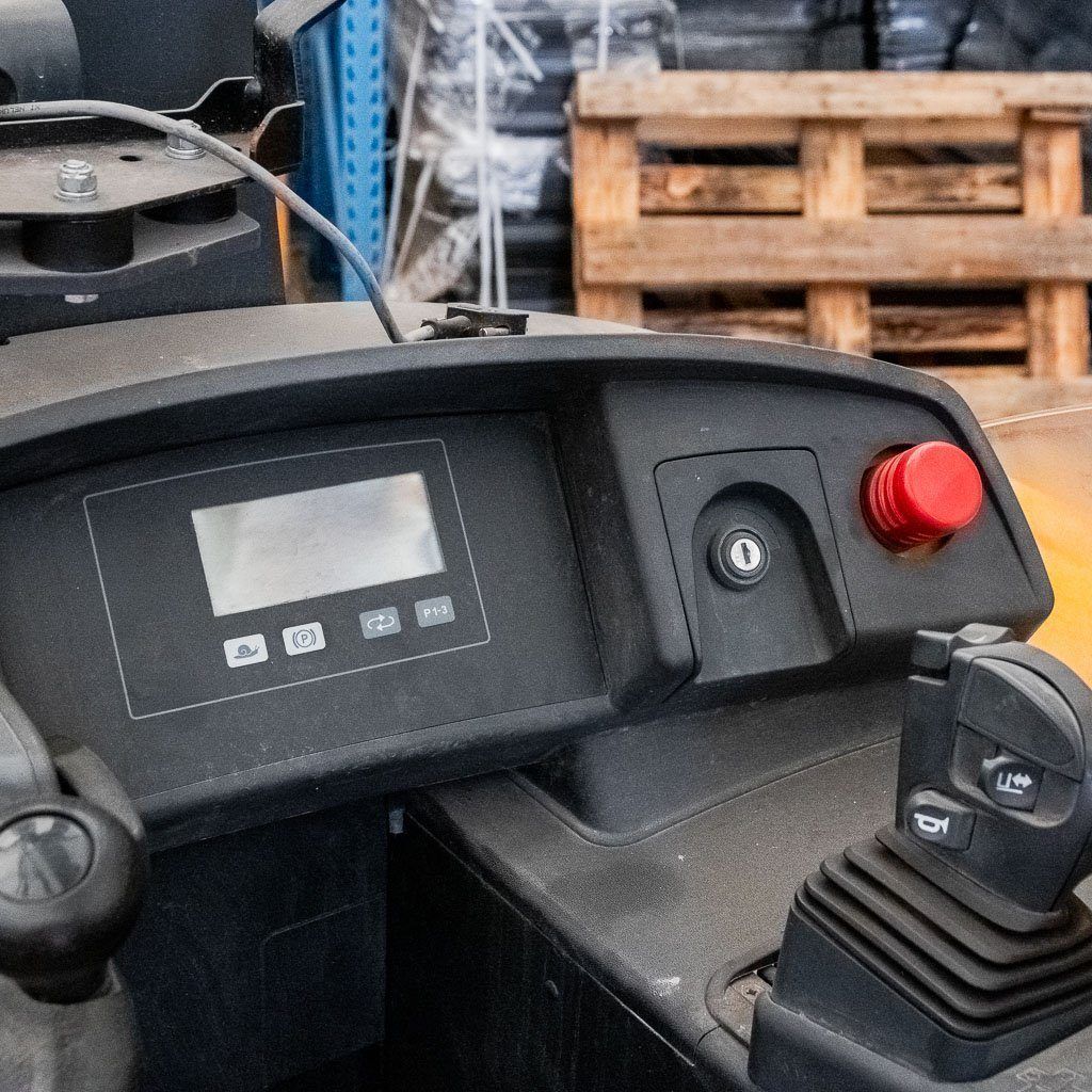 Jungheinrich ETV 325 Carrello retrattile senza batteria