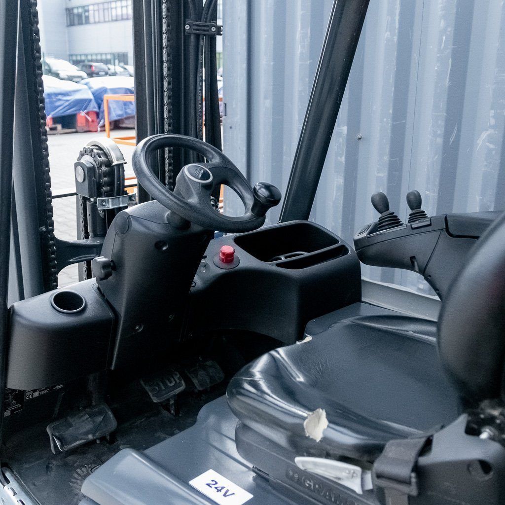 Linde E15 muletto elettrico 1500 kg sollevamento 464 cm