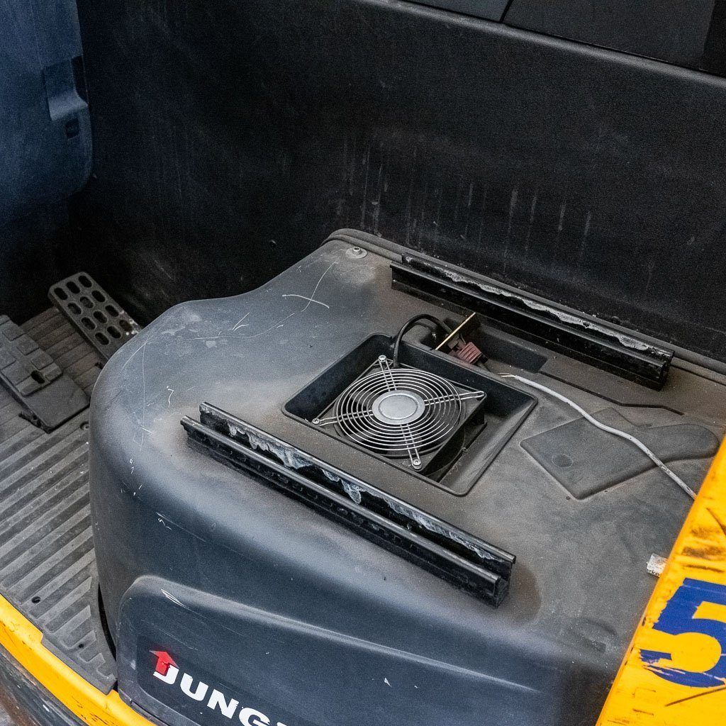Jungheinrich ETV 325 Carrello retrattile senza batteria
