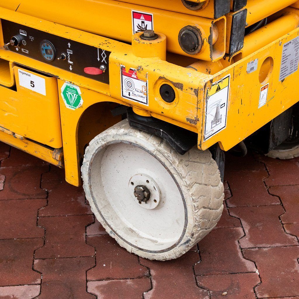 Haulotte Compact 8 piattaforma a forbice elettrica