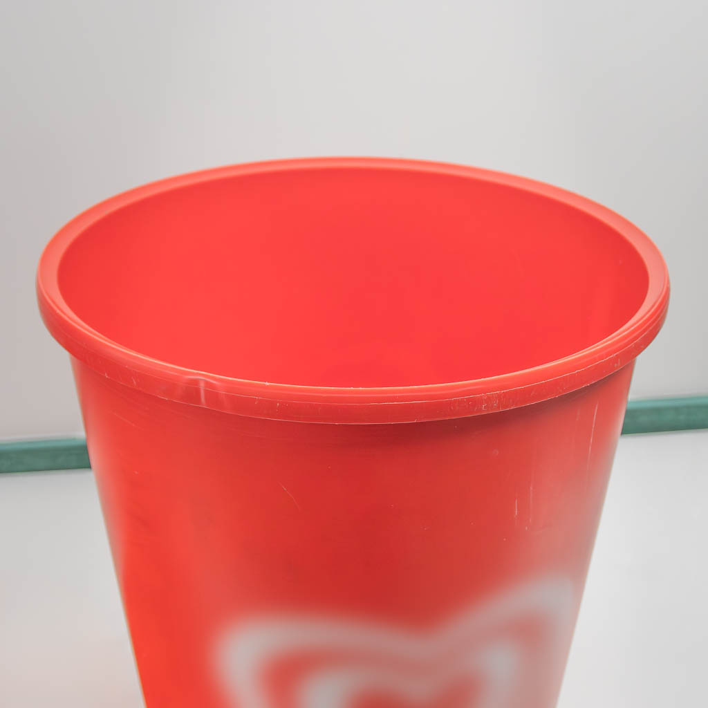 Pattumiera 60 L rossa in plastica con coperchio basculante