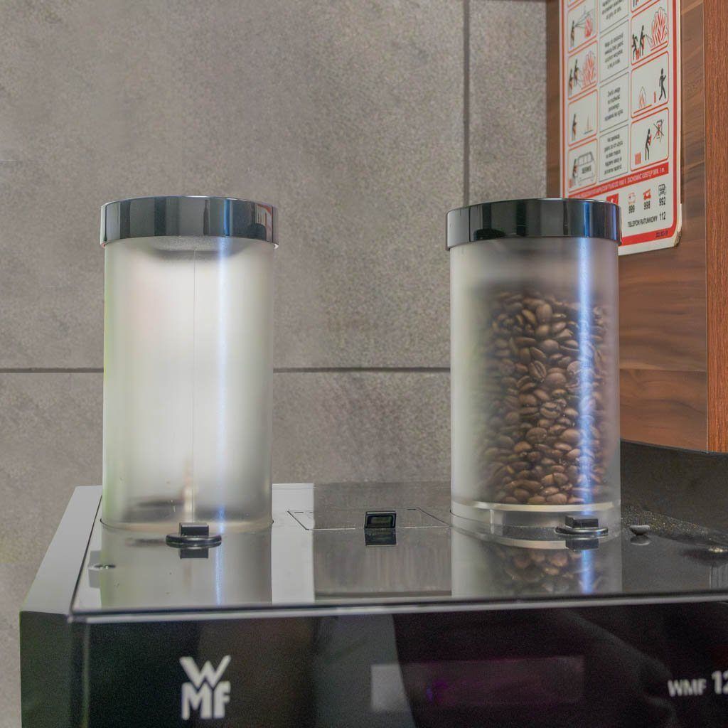 WMF 1200S macchina caffè automatica con frigo latte