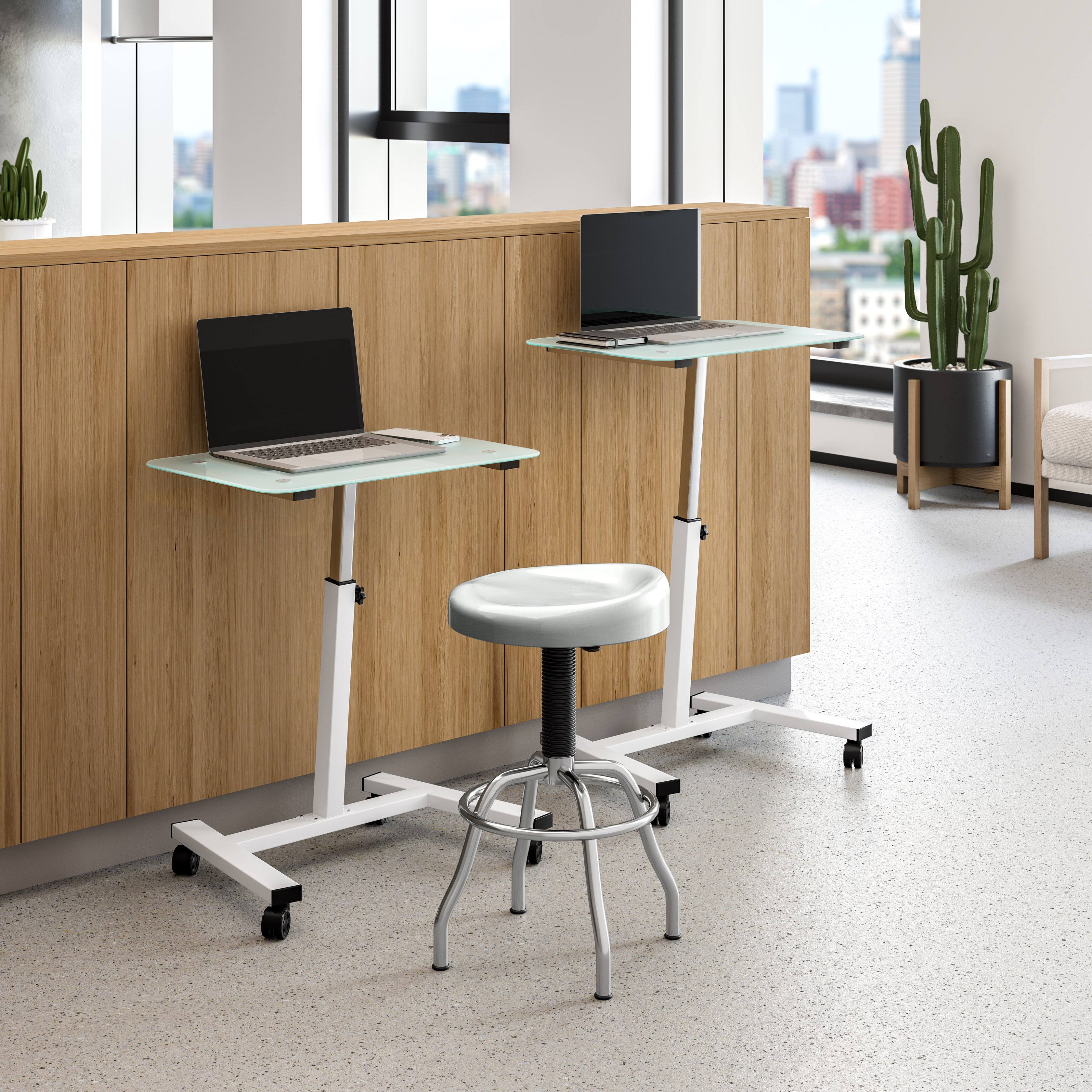 Seville Classics sgabello da lavoro inox regolabile 300 lb