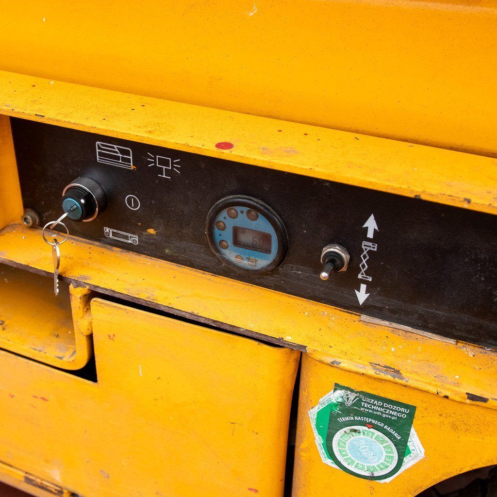 Haulotte Compact 8 piattaforma forbice elettrica