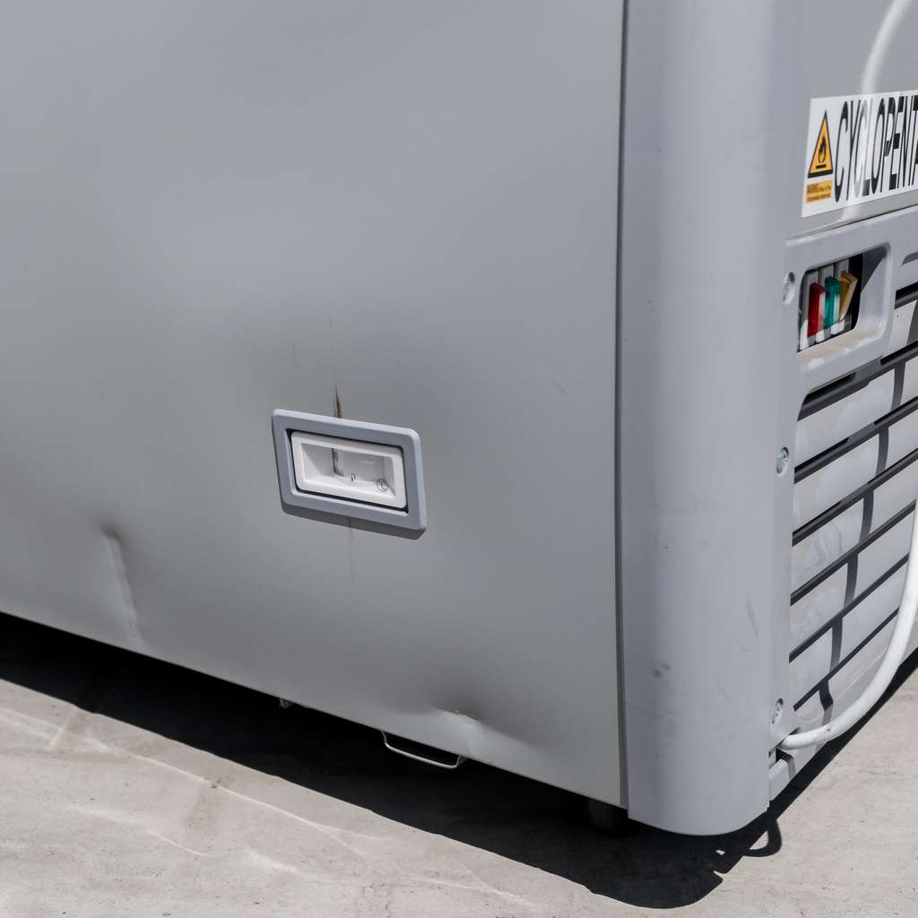 Mega-M Yeti X126 congelatore pozzetto vetrato 260 L espositivo