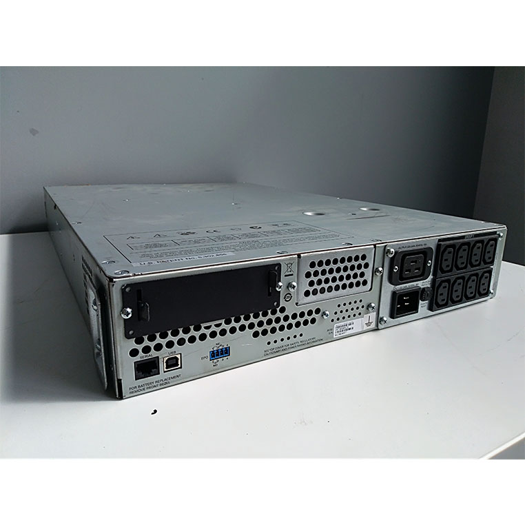 APC Smart-UPS SMT3000RMI2U UPS 3000VA senza batteria