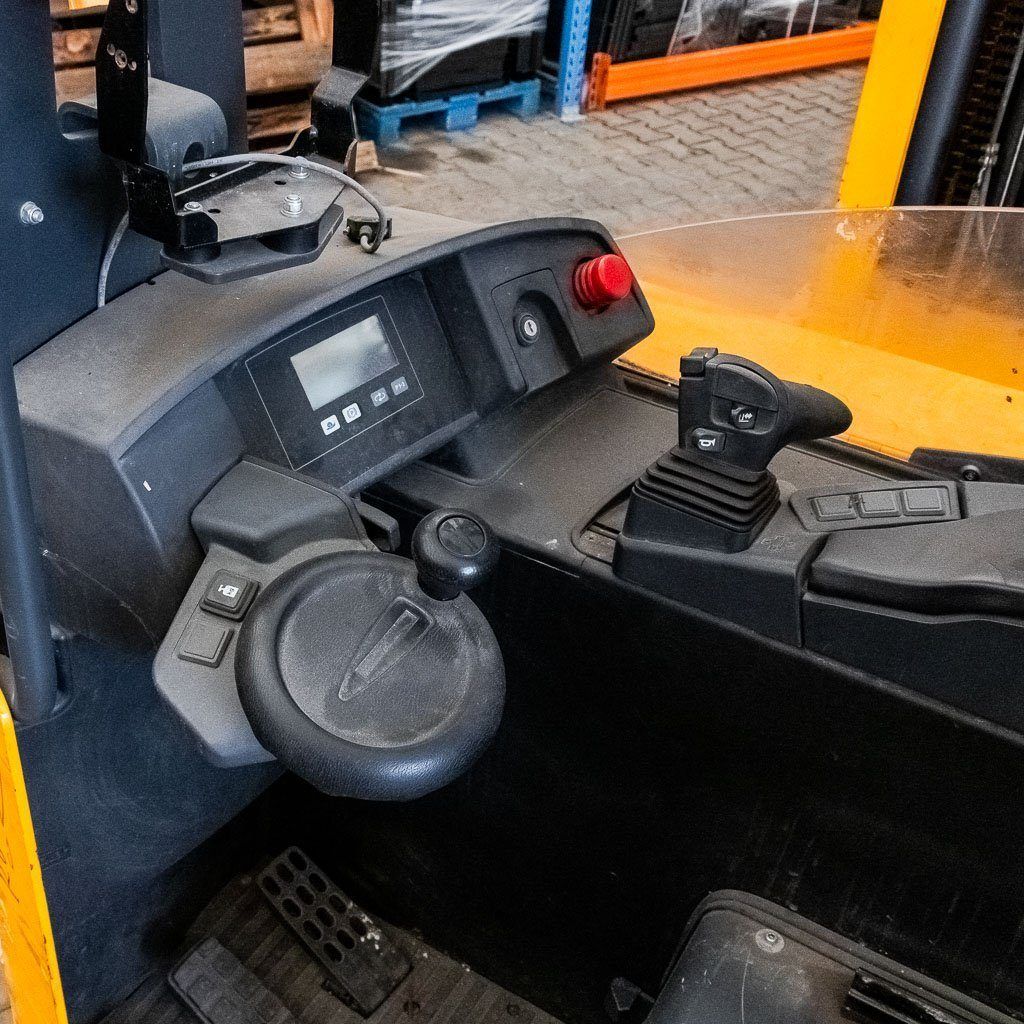 Jungheinrich ETV 325 Carrello retrattile senza batteria