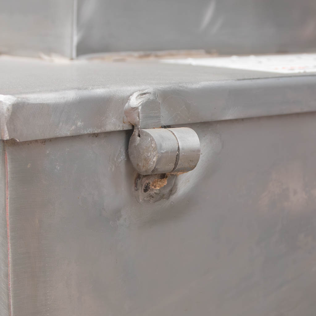 Contenitore rifiuti inox 39x38x60 cm con coperchio e foro