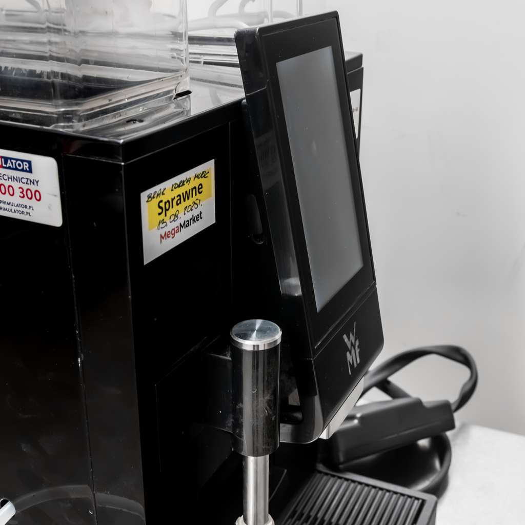WMF 1100 S macchina caffè automatica con frigo latte