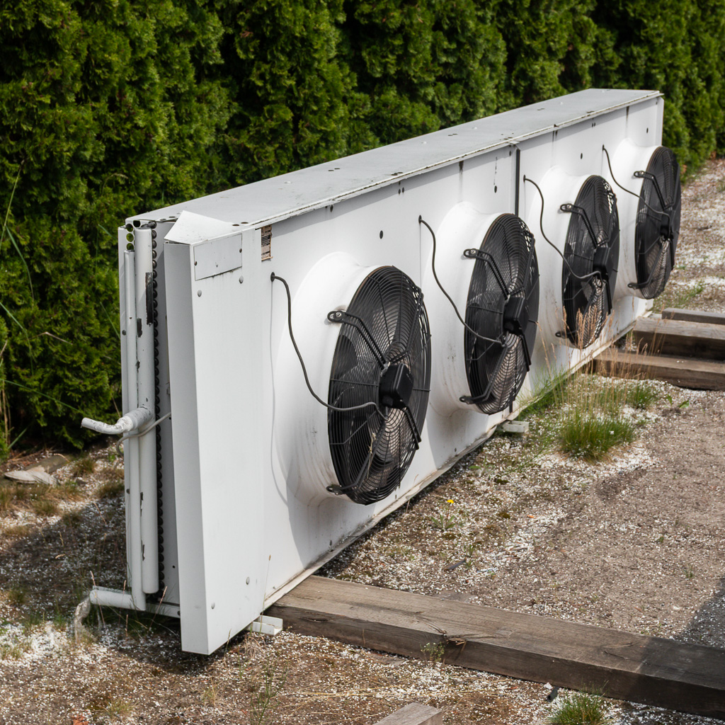 LU-VE SHVS 87 V SPEC LINDE condensatore 4 ventole