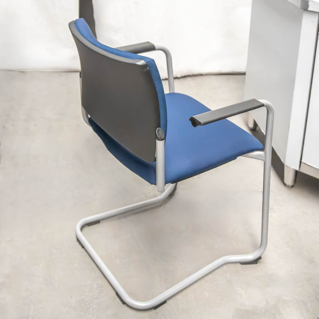 Sedia ufficio con braccioli blu H81 L59 P45